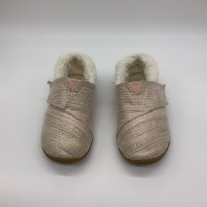 Toms pink metallic sleeper. Girl size 11